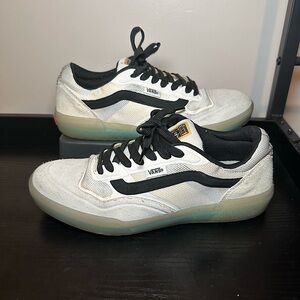 Vans AVE white. Mens 6.5